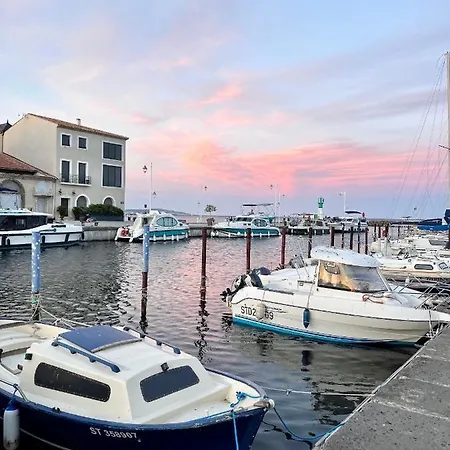 Stunning Waterfront Appartamento